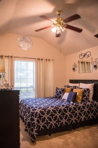 1821 Canterbury Cir, Fort Worth TX  76112-4001 exterior