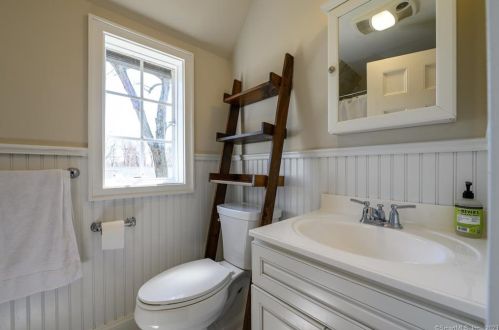 4 Jarvis St, Norwalk CT  06851-2824 exterior