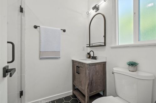 11609 Atkinson Ave, Hawthorne CA  90250-1827 exterior