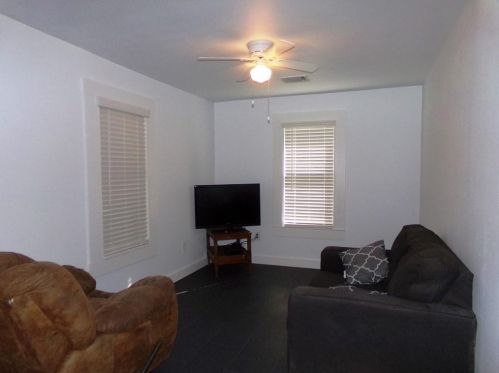 206 2nd St, Webberville TX  78621-2226 exterior