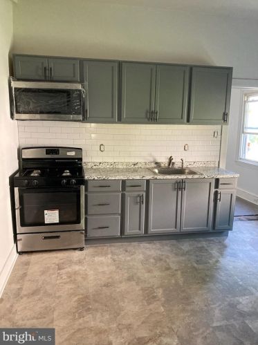 343 Putnam St, Beverly, NJ 08010-3446