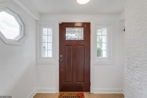 11 Ridgeview Ave, Town Center, NJ 07052-4315