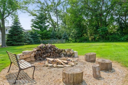 133 Sabin St, Sycamore IL  60178-1557 exterior