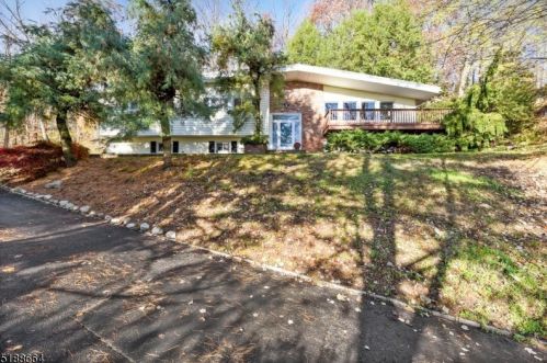 24 Skyline Dr, Morristown, NJ 07960-5145