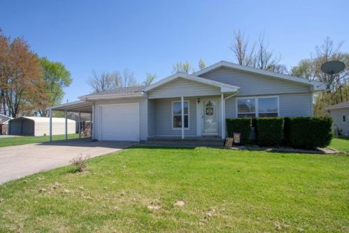 1629 Saunders Ave, Brownsville, IL 62821-2301