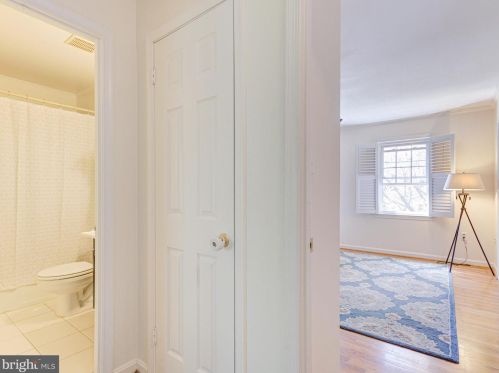 5271 Bradgen Ct, Springfield VA  22151-3505 exterior