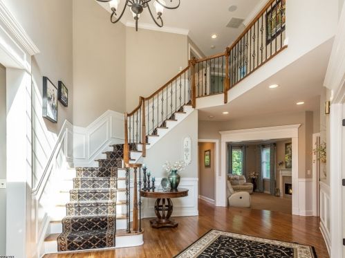 8 Smallbrook Cir, Dover, NJ 07869-2423