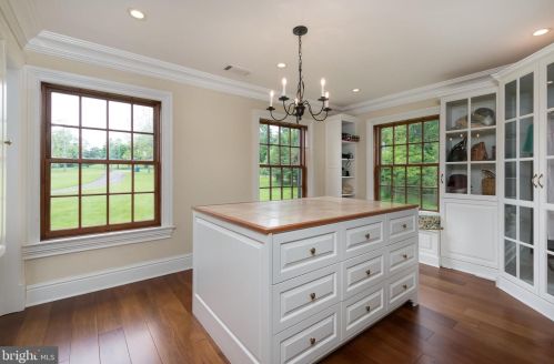 80 Mapleton Rd, Princeton NJ  08540-9668 exterior