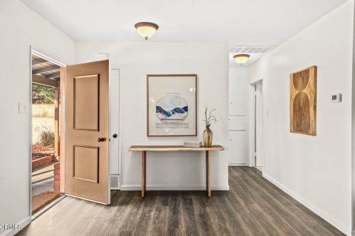 2512 Rockdell St, Glendale CA 91214-2221 exterior