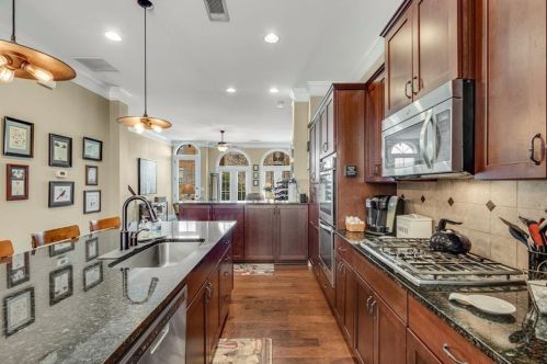 3639 Brookleigh Ln, Atlanta GA  30319-2219 exterior