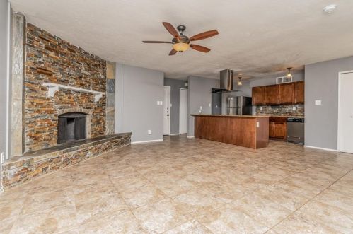 3713 Bridalwreath Dr, Fort Worth TX  76133-7631 exterior