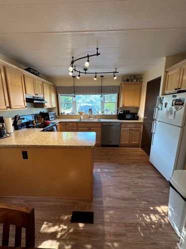 11 Arrowbrook Rd, Dover, NH 03820-5302
