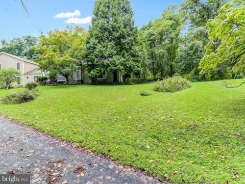 2415 Paxton Church Rd, Harrisburg, PA 17110-9648