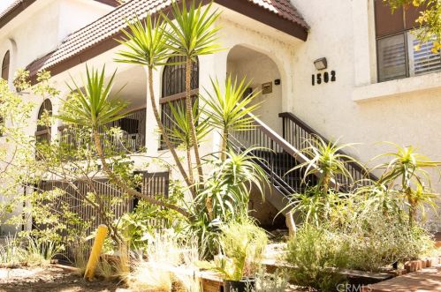 1502 Rock Glen Ave, Glendale, CA 91205-2077