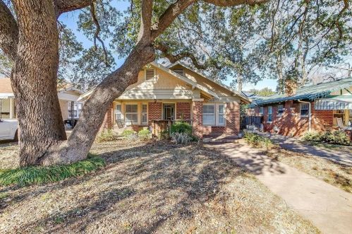 2316 Magnolia Ave, Fort Worth TX  76110-1125 exterior