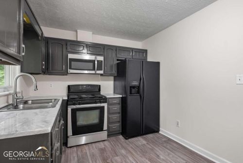 4652 Edwina Ln, Atlanta GA  30331-6802 exterior