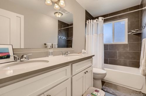 6218 Niagara Ct, Englewood CO 80112-1011 exterior