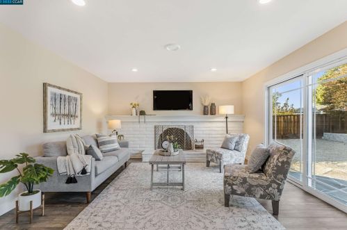 5209 Jomar Dr, Concord CA  94521-2341 exterior