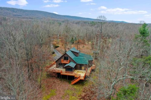 204 Quiet Place Ln, Berkeley Springs WV  25411-6633 exterior