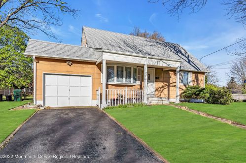 6 Trinity Pl, Jackson Twp, NJ 08527-1822