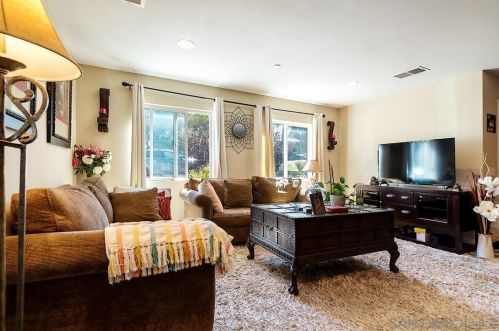 1621 Drexel Dr, Lemon Grove, CA 91945-4423