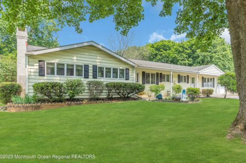 23 Thayer Dr, Tinton Falls, NJ 07724-2849