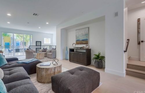 262 Rockefeller, Irvine CA  92612-8113 exterior