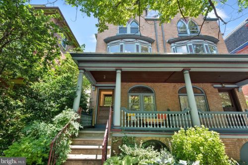 439 44th St, Philadelphia, PA 19104-3928