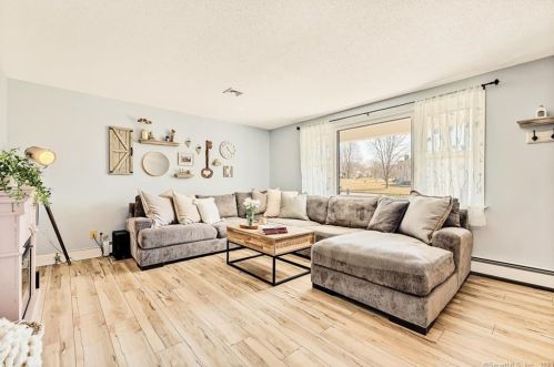 35 Nancy Dr, Wapping CT  06074-4244 exterior