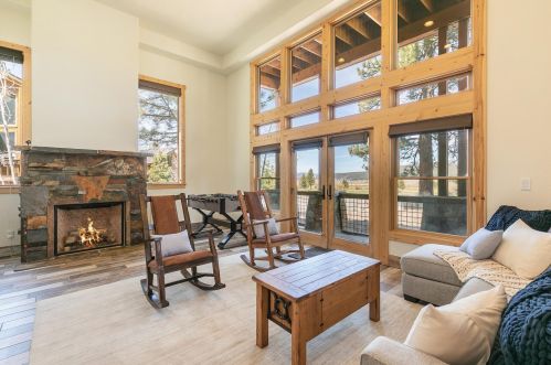 196 Basque Dr, Truckee CA  96161-3917 exterior