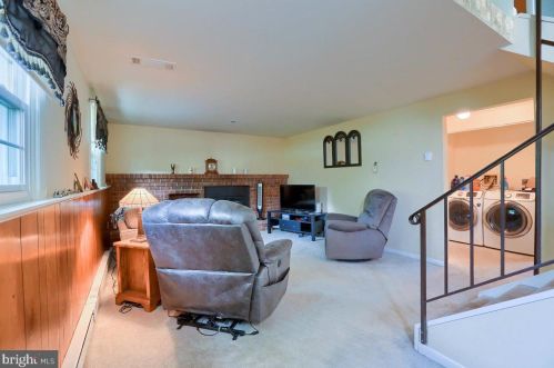 2410 Creek View Dr, Lancaster PA  17602-1450 exterior