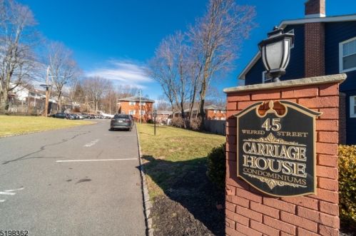 45 Wilfred St, Town Center NJ  07052-5827 exterior