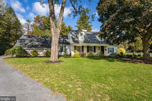 1001 Hillside Dr, Carlisle, PA 17013-3527