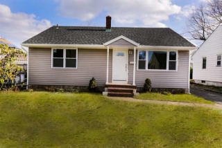 16 Ford St, Lodi, NJ 07644-3503