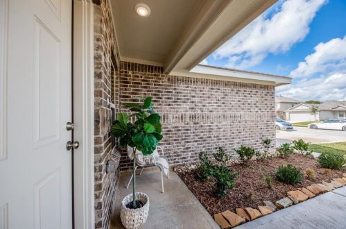 140 Austin St, Angleton TX  77515-4102 exterior