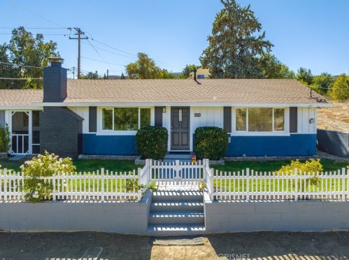 15204 Sandrock Dr, Leona Valley, CA 93532-1327