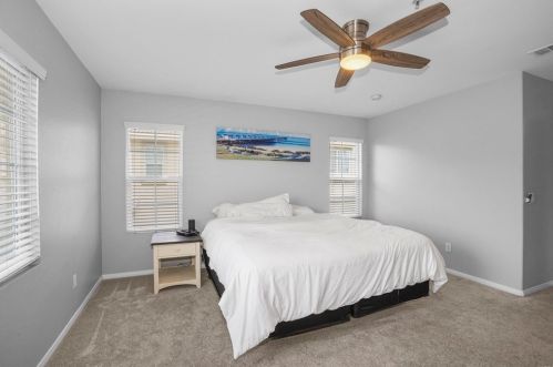 812 Daybreak Pl, Vista CA  92084-3347 exterior