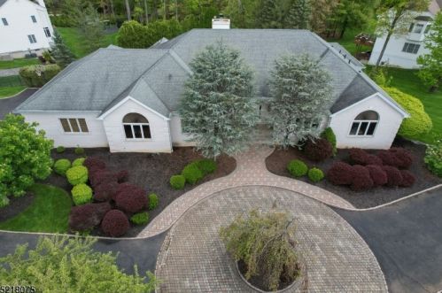 17 Elmwood Dr, Warren, NJ 07059-6846