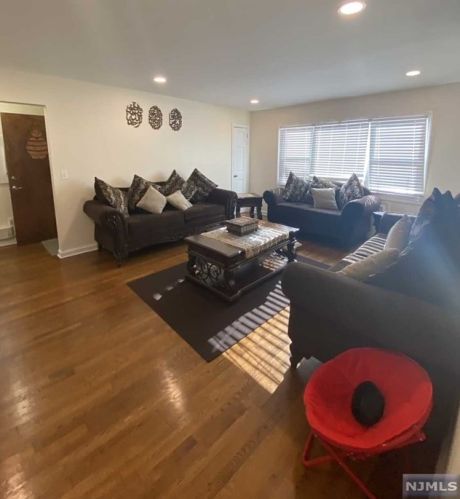 695 Fairview Ave, Fairview, NJ 07022-1504