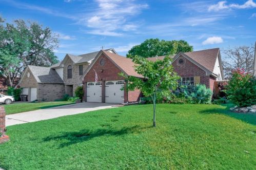 7424 Blackthorn Dr, Fort Worth TX  76137-1550 exterior