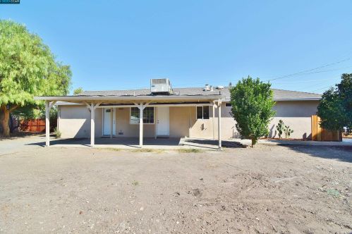 1061 Oak Grove Rd, Concord CA  94518-3129 exterior