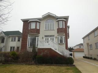 6724 East Prairie Rd, Chicago, IL 60712-2516