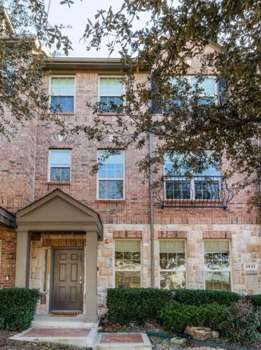 3942 Sugar Tree Way, Addison TX  75001-4424 exterior