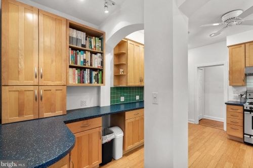 800 Easley St, Silver Spring MD 20910-4587 exterior