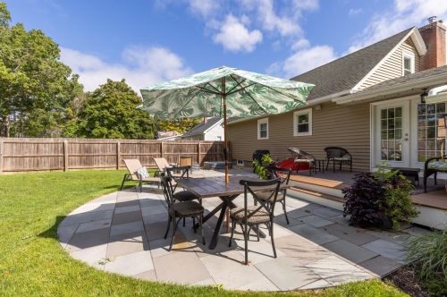 127 Back River Rd, Dover, NH 03820-4402