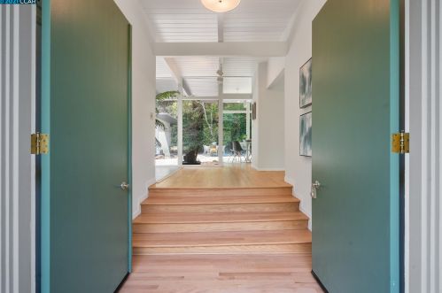 165 Canon Dr, Orinda, CA 94563-2218