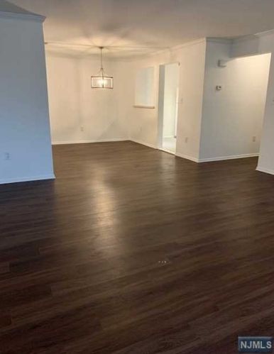 2132 Isabelle Ct, Mahwah, NJ 07430-3814