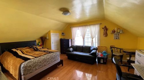 548 Oak St, Glendale CA 91204-1136 exterior