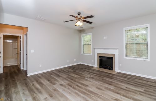 5174 Amberland Sq, Atlanta GA  30349-1696 exterior