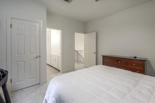 6615 Candle Ridge Cv, Austin TX  78731-2850 exterior